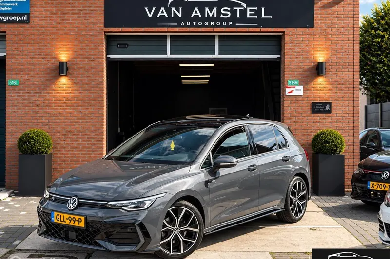 Volkswagen Golf (2024)