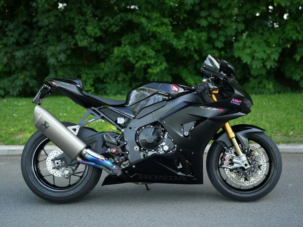 Honda CBR 1000 RR Fireblade (2025) — foto 1
