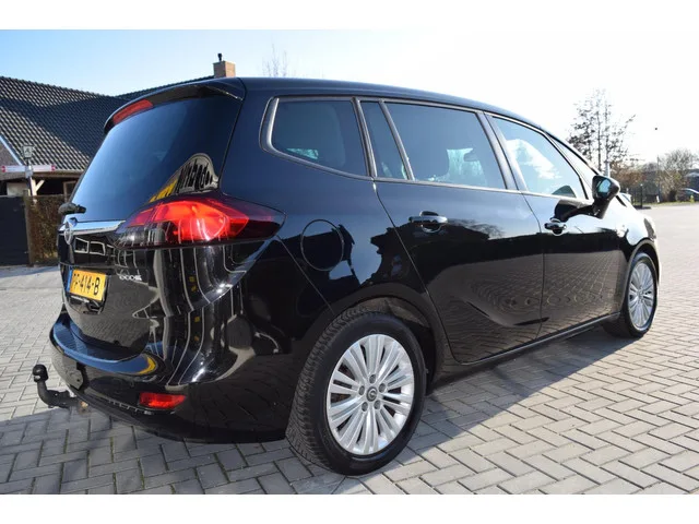 Opel Zafira (2017) — foto 1