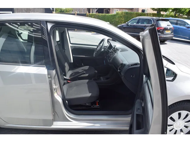 Volkswagen Up! (2019) — foto 1