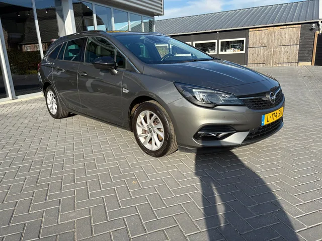 Opel Astra (2021) — foto 1