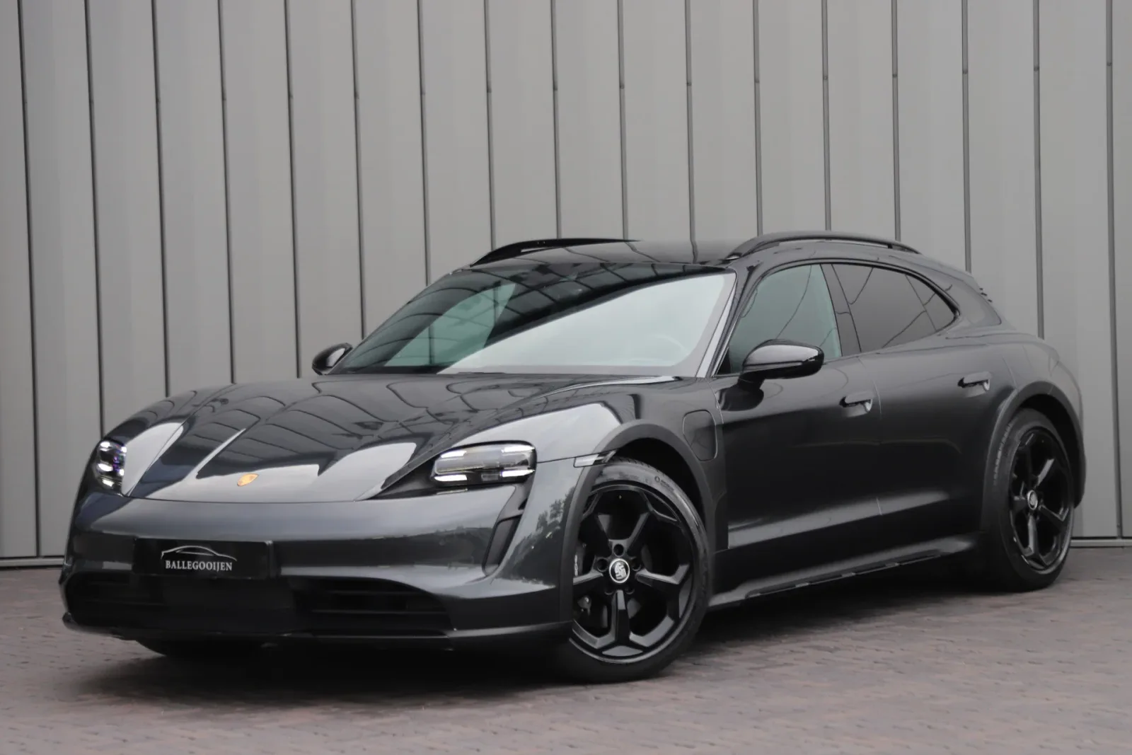 Porsche Taycan (2022) — foto 1