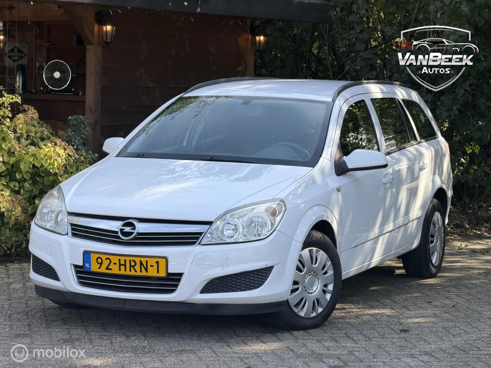 Opel Astra (2009) — foto 1