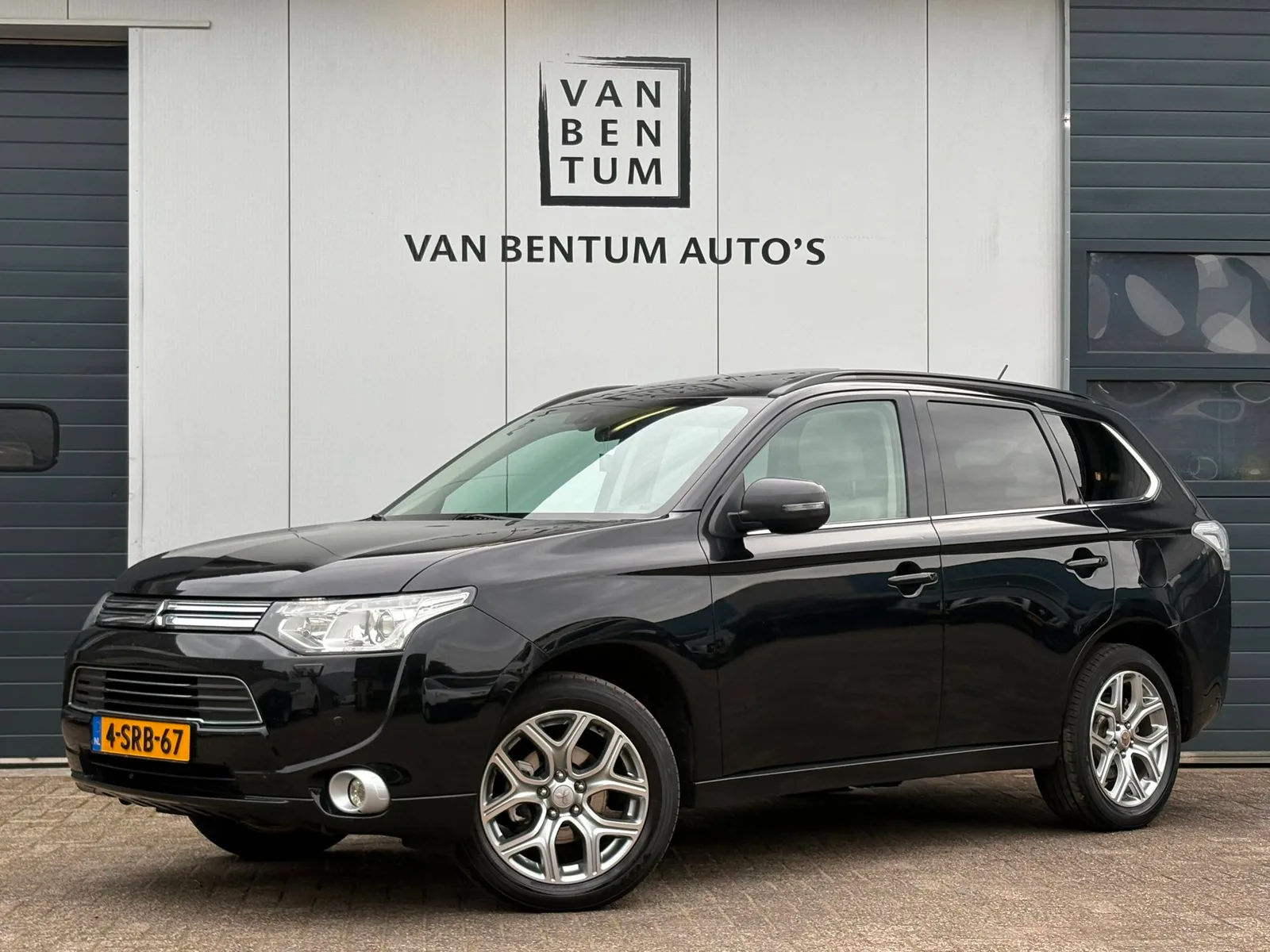 Mitsubishi Outlander (2013) — foto 1