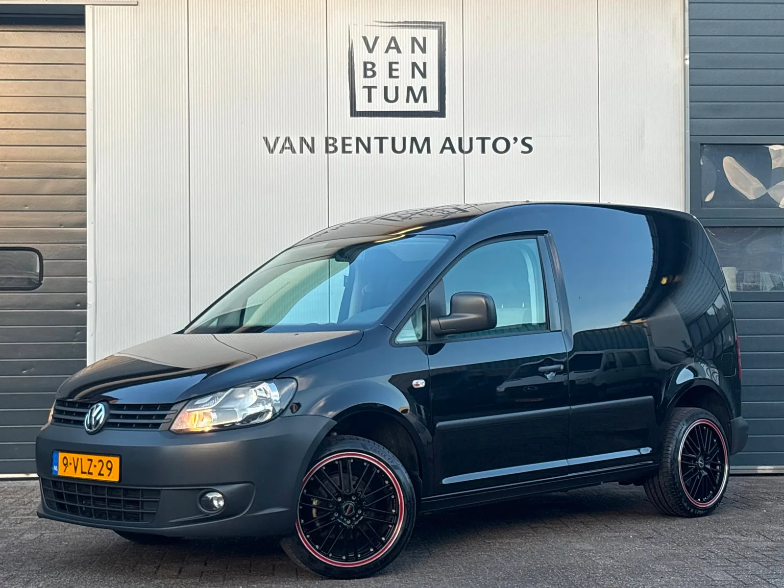 Volkswagen Caddy (2011) — foto 1