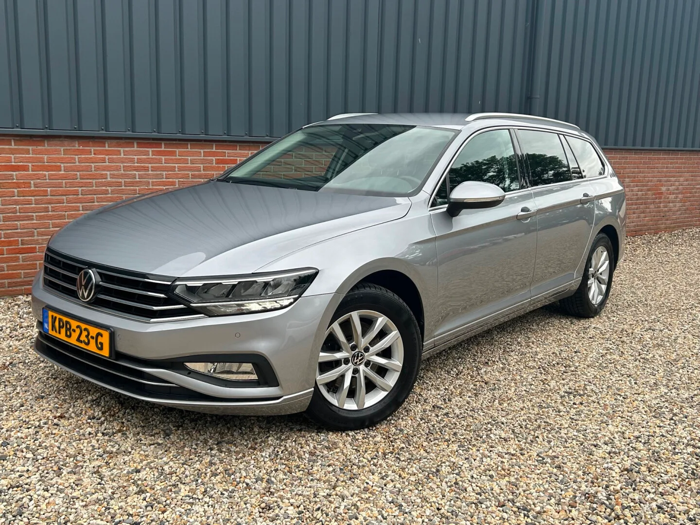 Volkswagen Passat (2022) — foto 1