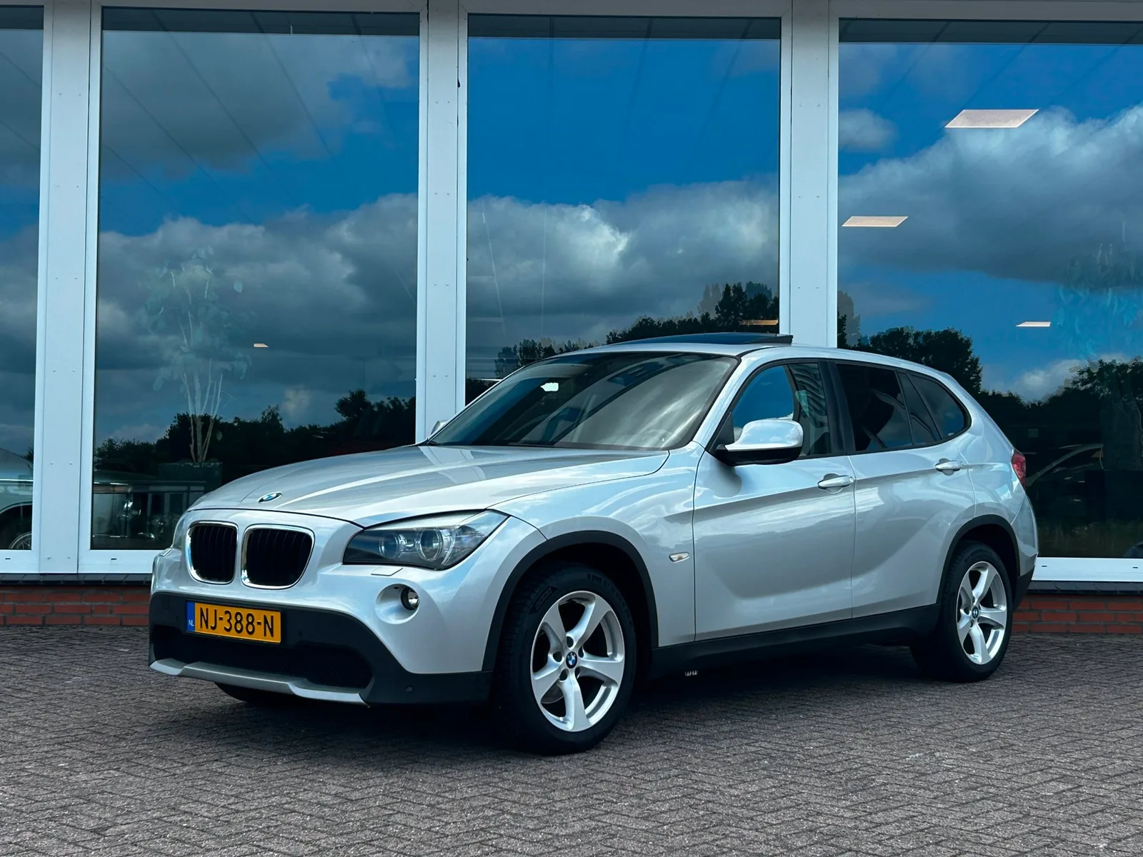 BMW X1 (2010) — foto 1