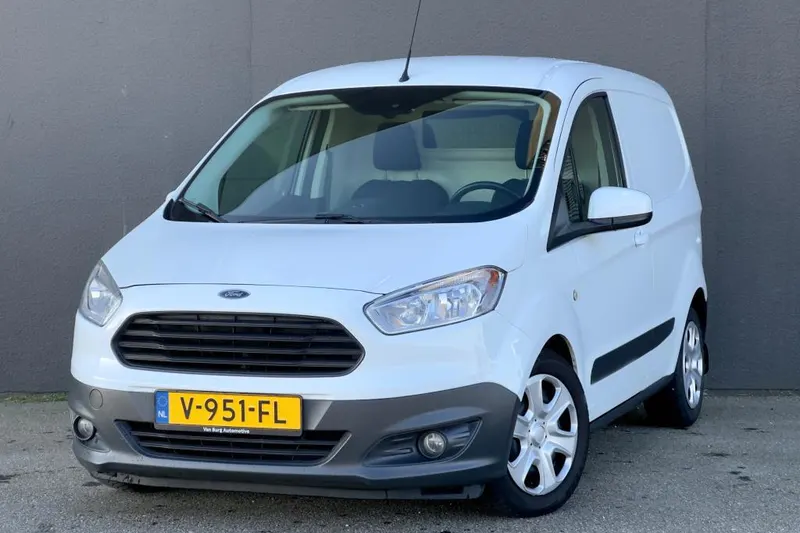 Ford Transit Courier (2017)