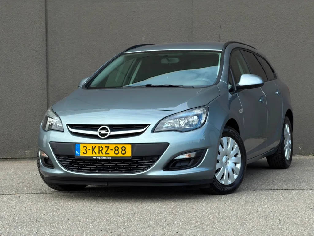 Opel Astra (2013) — foto 1