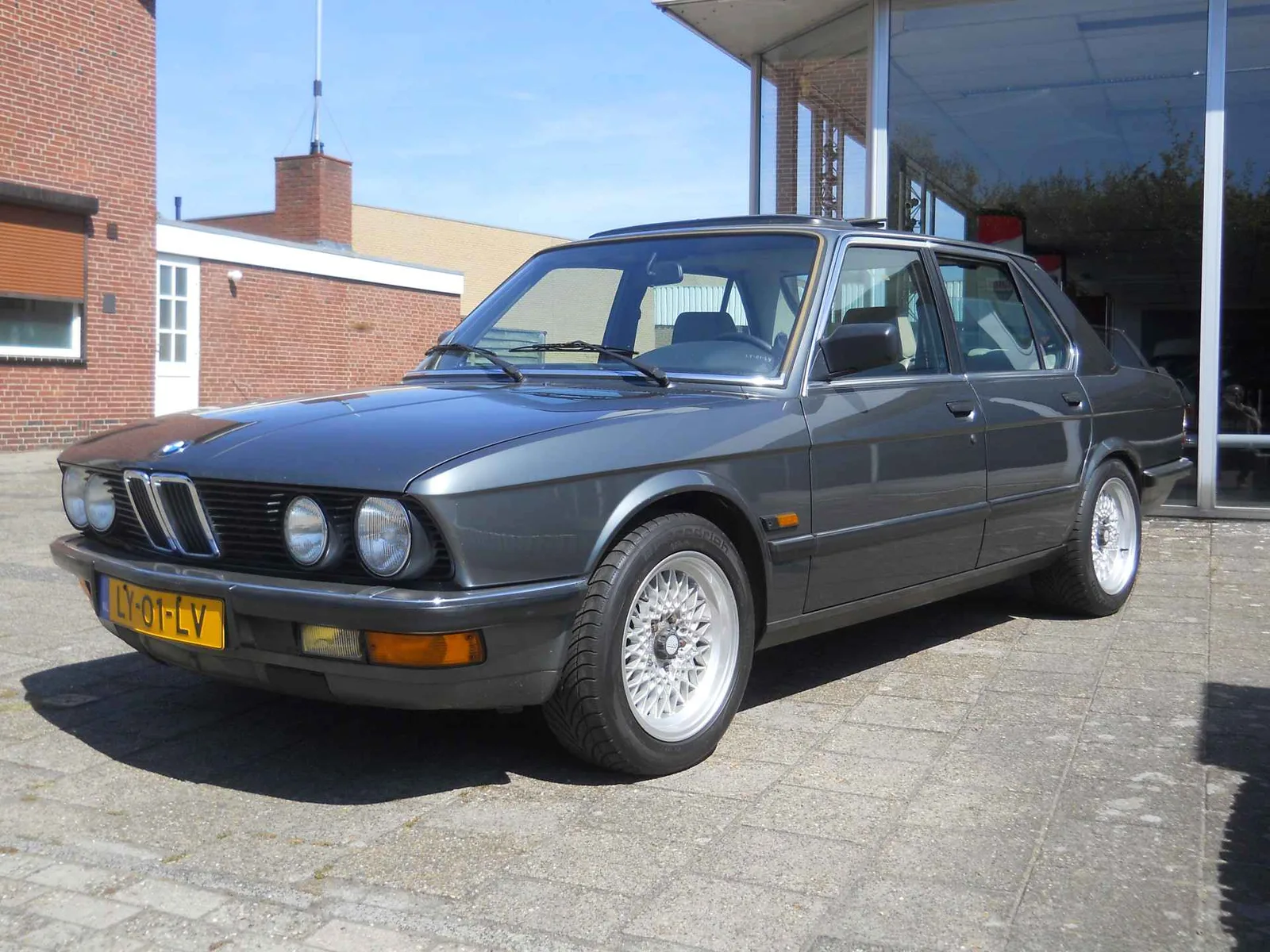 BMW 5-Serie (1985) — foto 1