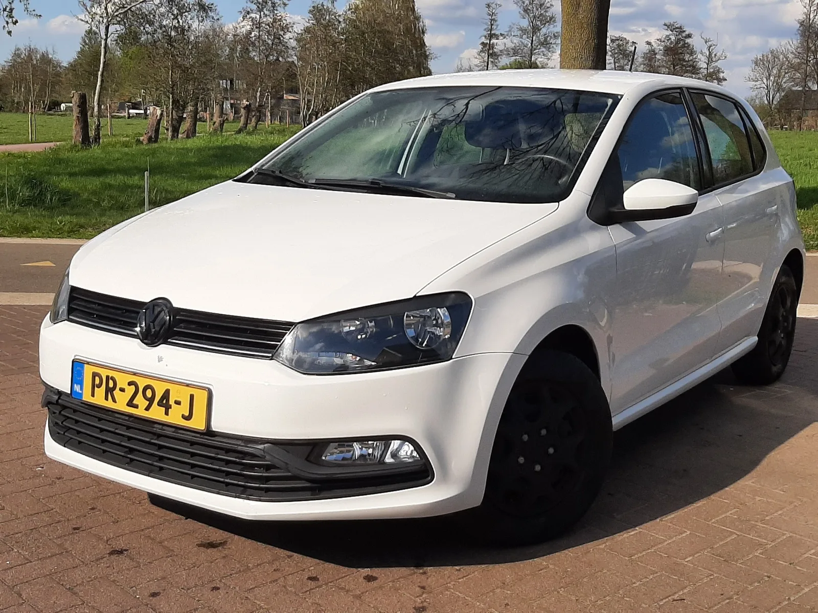 Volkswagen Polo (2015) — foto 1