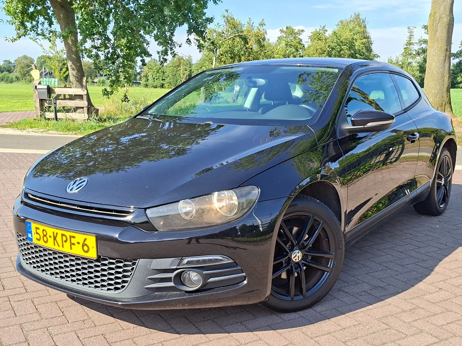 Volkswagen Scirocco (2010) — foto 1