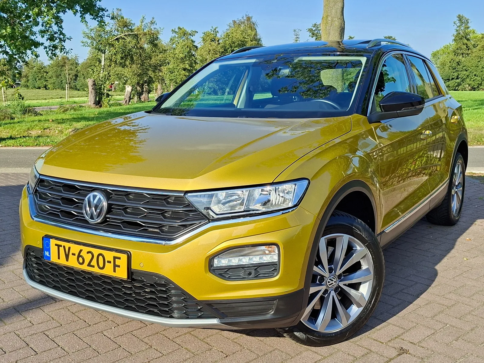 Volkswagen T-Roc (2018) — foto 1