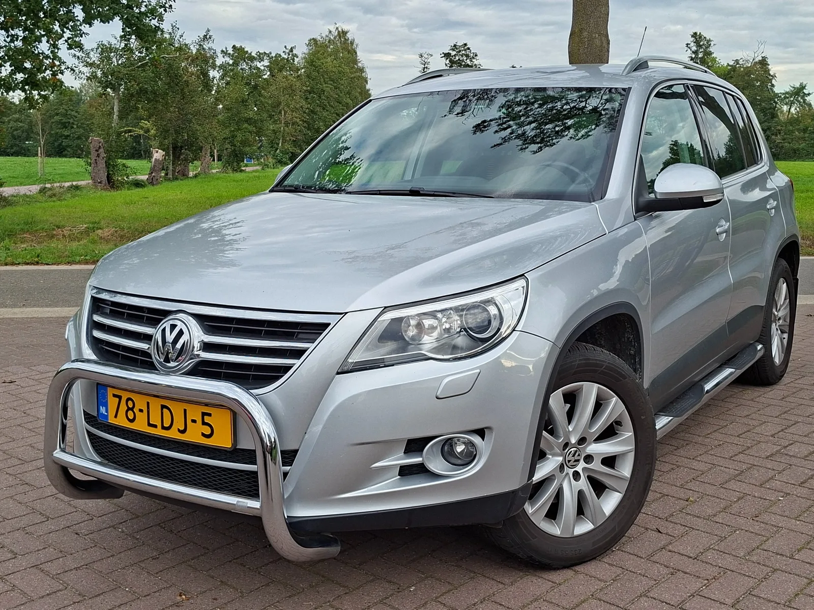 Volkswagen Tiguan (2010) — foto 1
