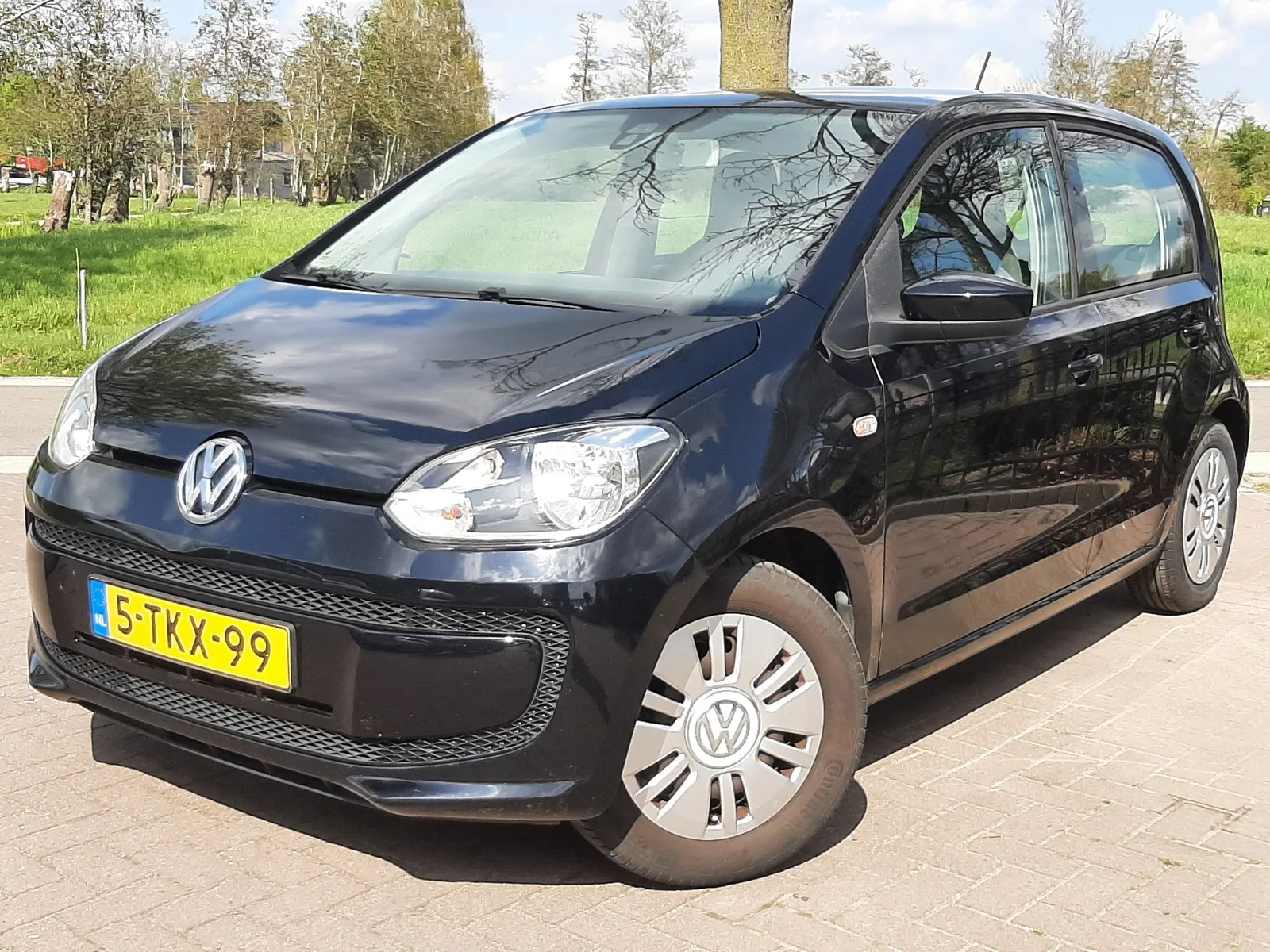 Volkswagen Up! (2014) — foto 1