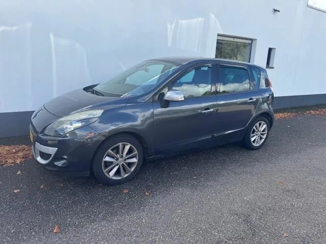 Renault Scénic (2012) — foto 1