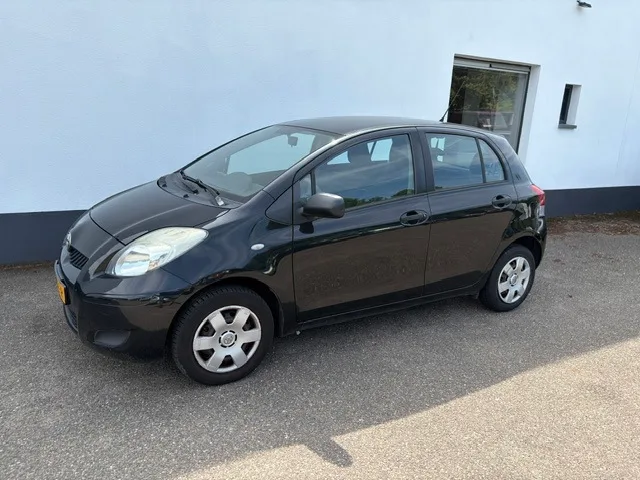 Toyota Yaris (2009) — foto 1
