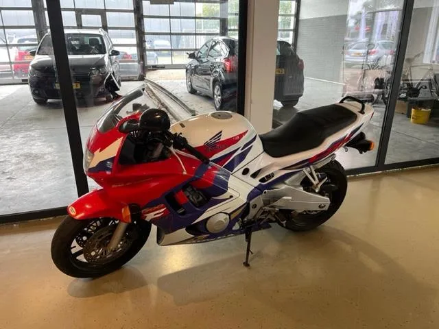 Honda CBR 600 F (1995) — foto 1