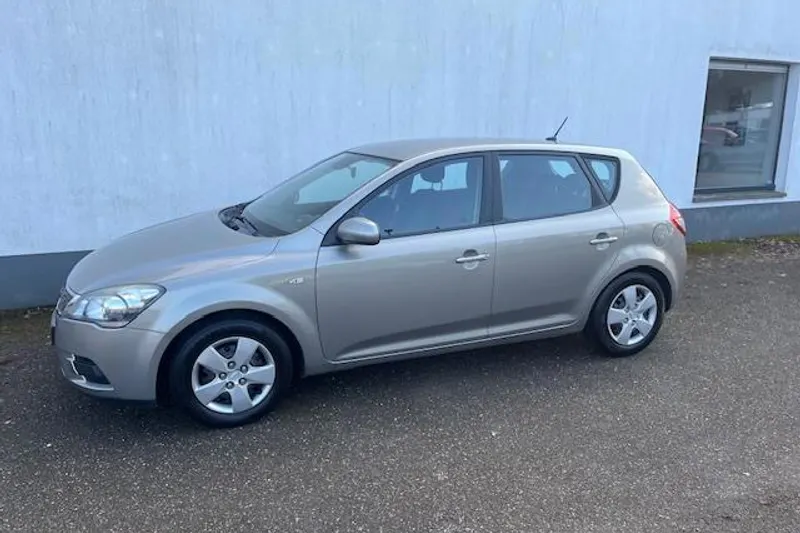 Kia Ceed (2010)