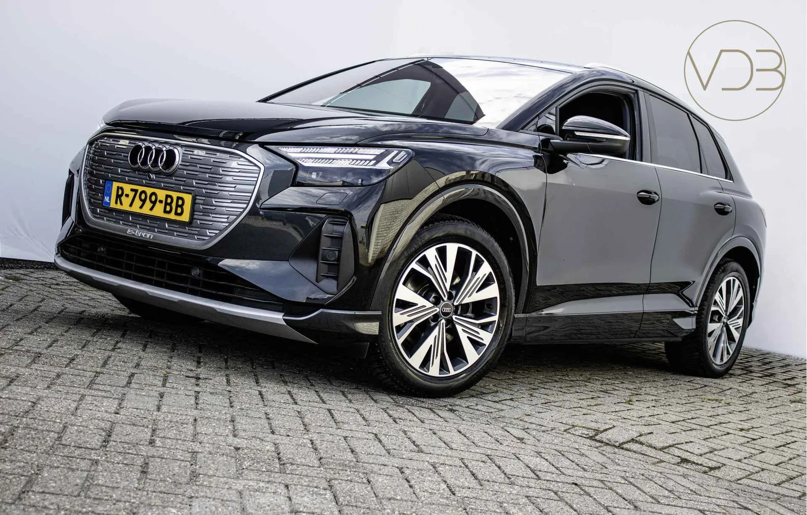 Audi Q4 e-tron (2022) — foto 1