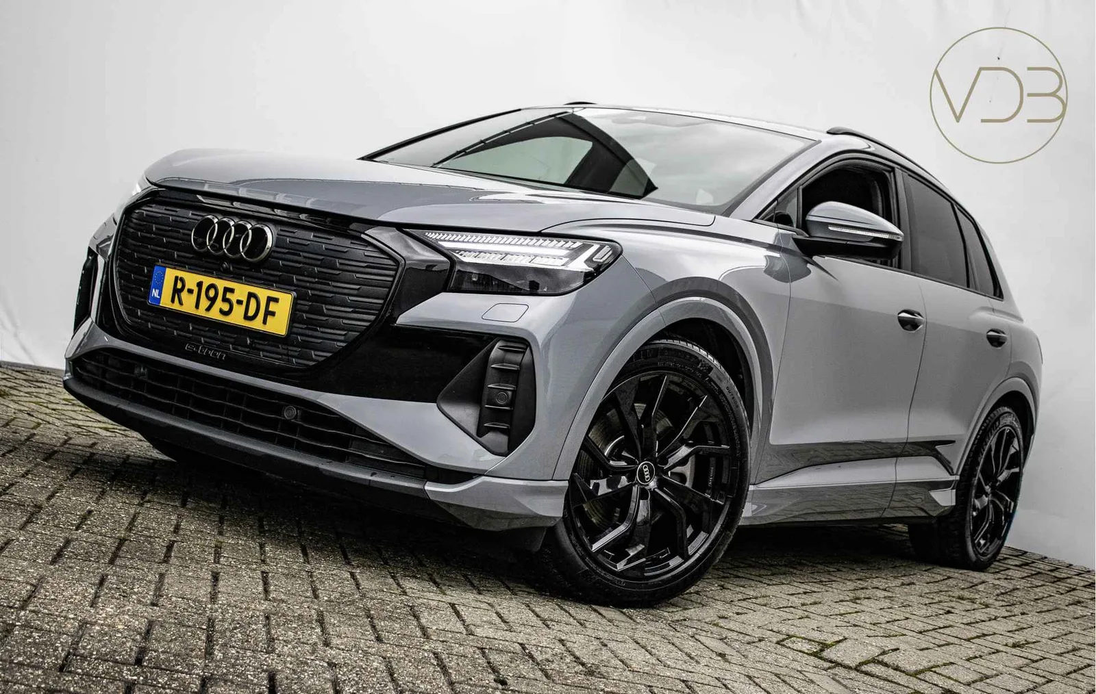 Audi Q4 e-tron (2022) — foto 1