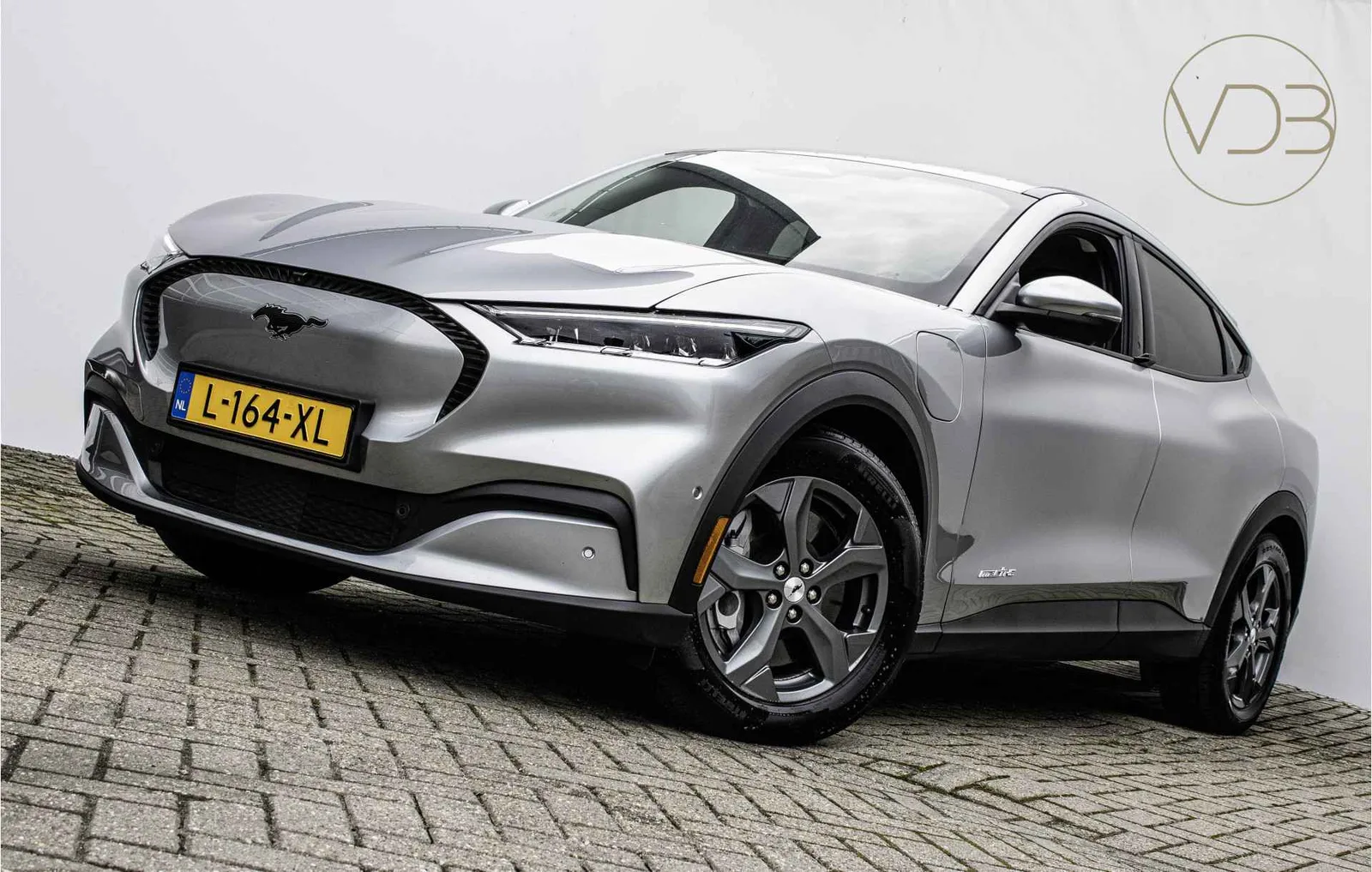 Ford Mustang Mach-E (2021) — foto 1