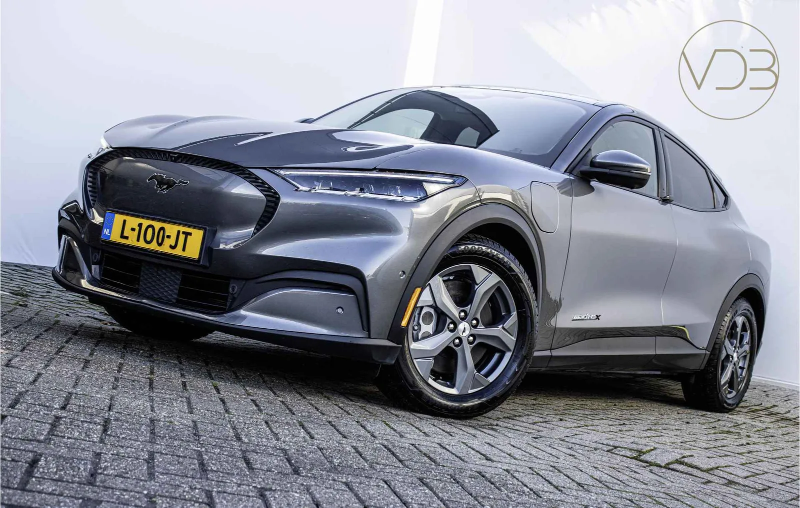 Ford Mustang Mach-E (2021) — foto 1