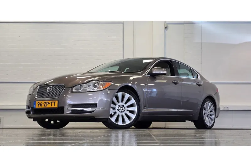 Jaguar XF (2008)