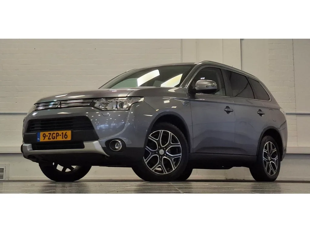Mitsubishi Outlander (2015) — foto 1