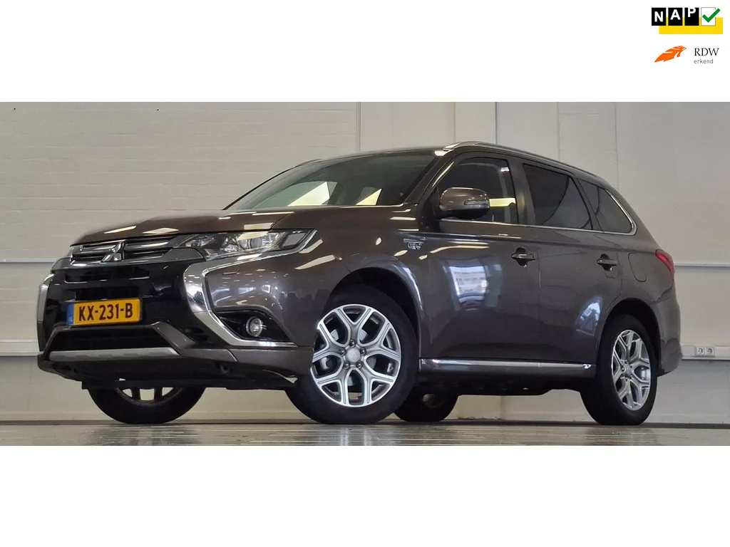 Mitsubishi Outlander (2016) — foto 1