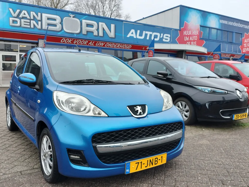 Peugeot 107 (2009) — foto 1
