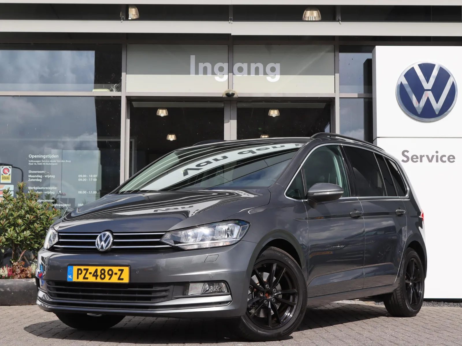 Volkswagen Touran (2017) — foto 1