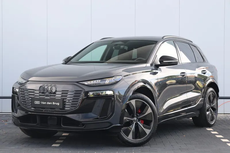 Audi Q6 e-tron (2024)