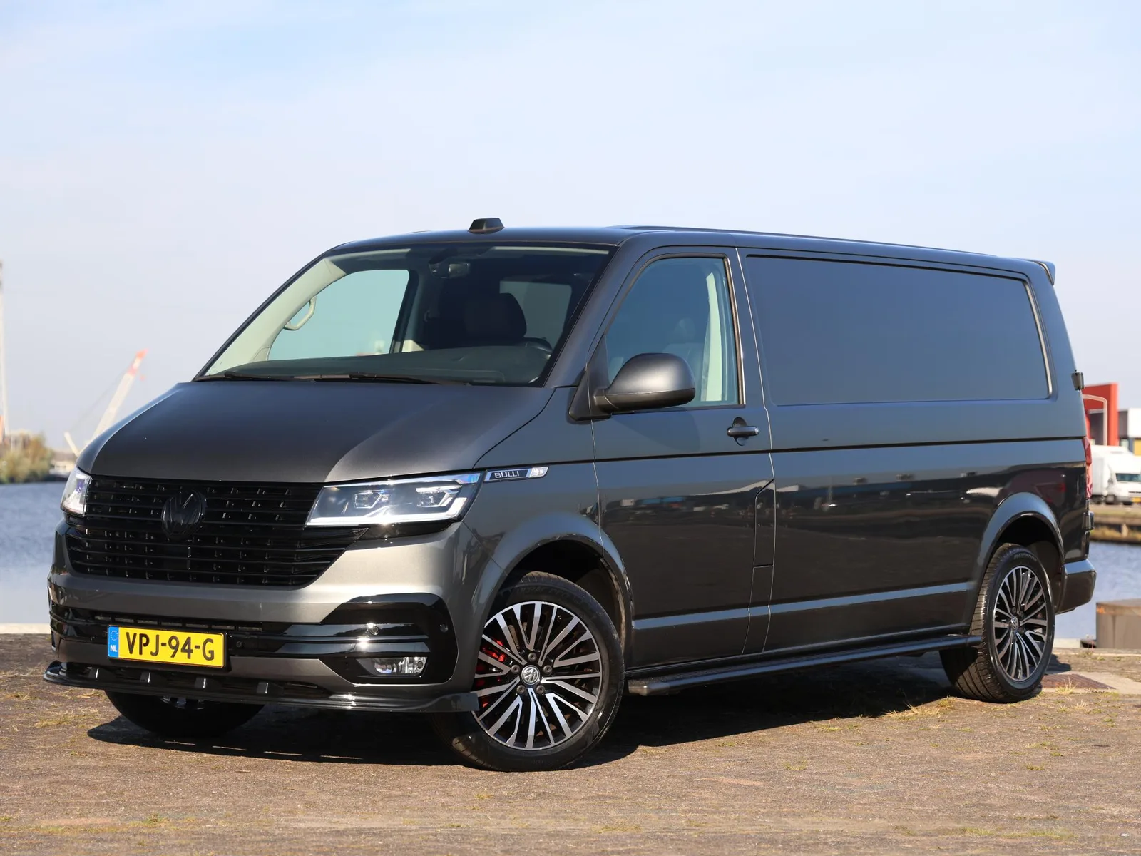 Volkswagen Transporter (2022) — foto 1