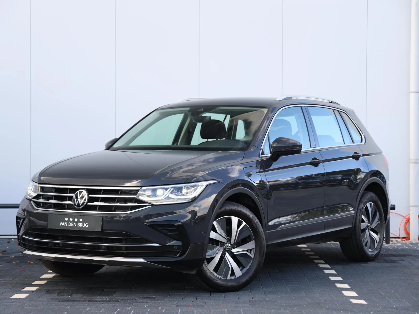 Volkswagen Tiguan (2022) — foto 1