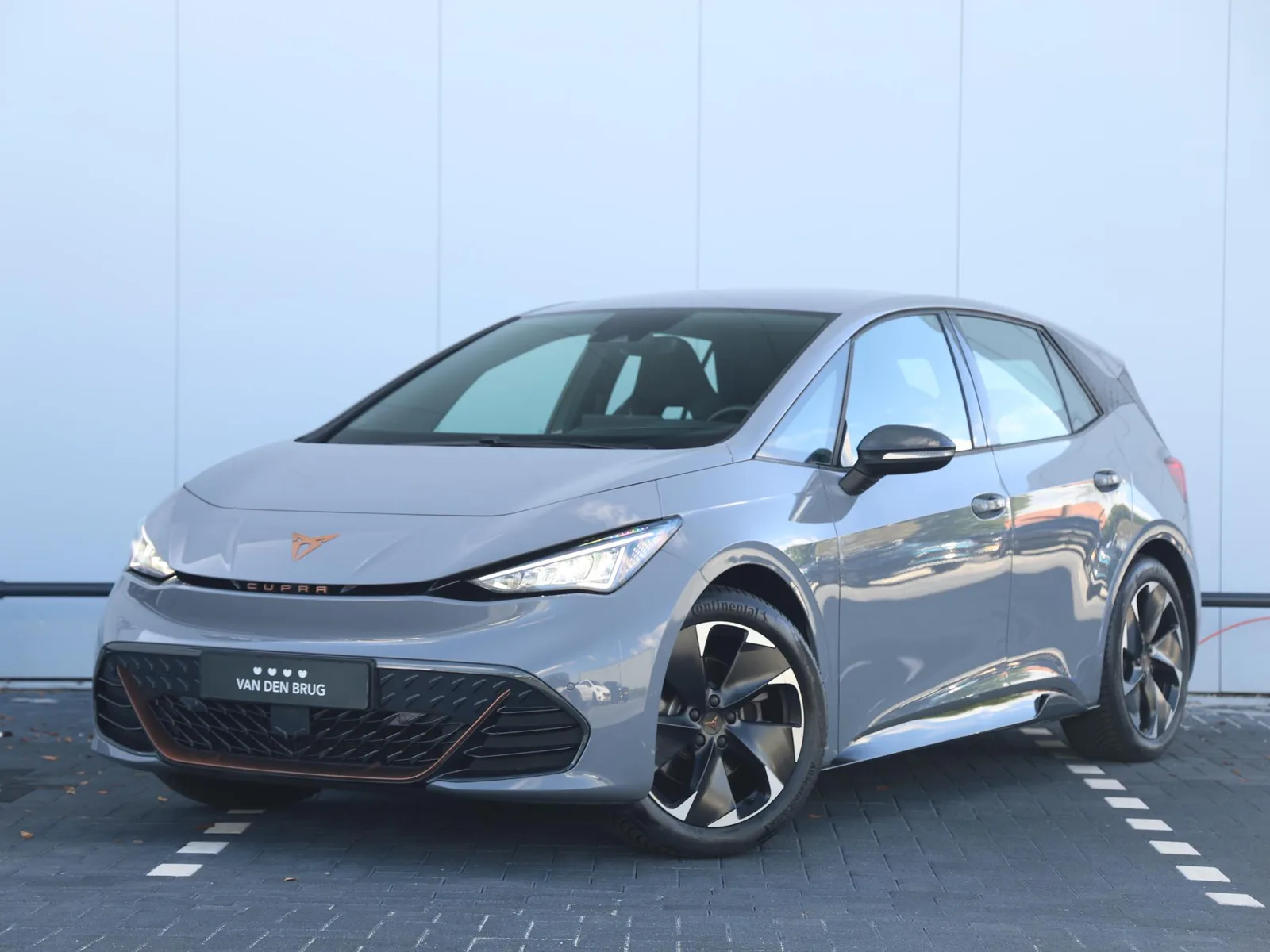 CUPRA Born (2024) — foto 1