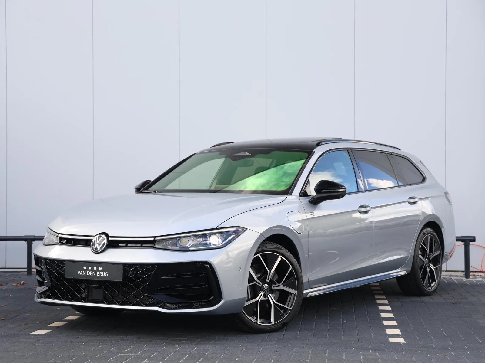 Volkswagen Passat (2025) — foto 1