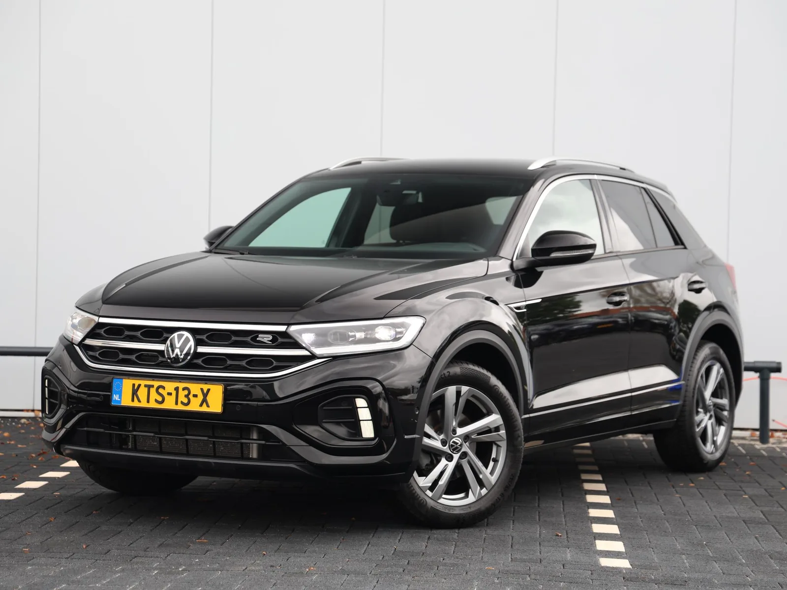 Volkswagen T-Roc (2025) — foto 1