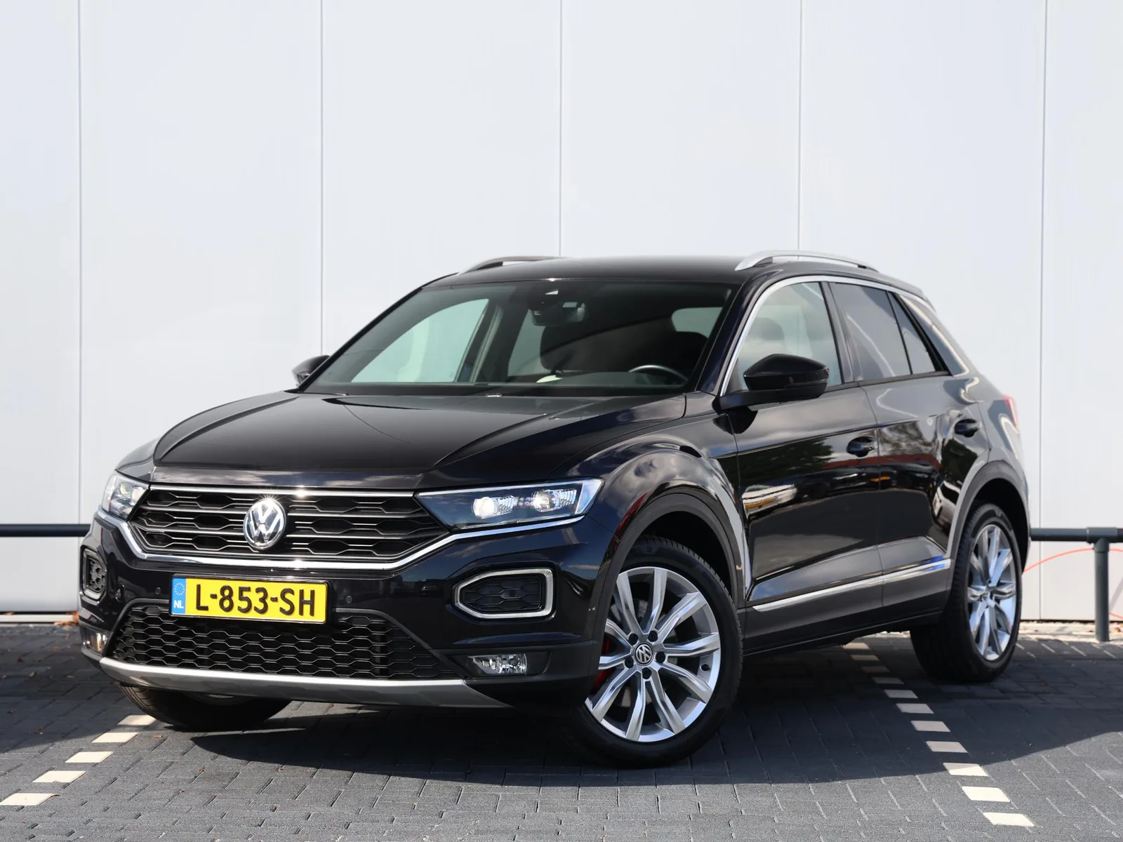 Volkswagen T-Roc (2018) — foto 1