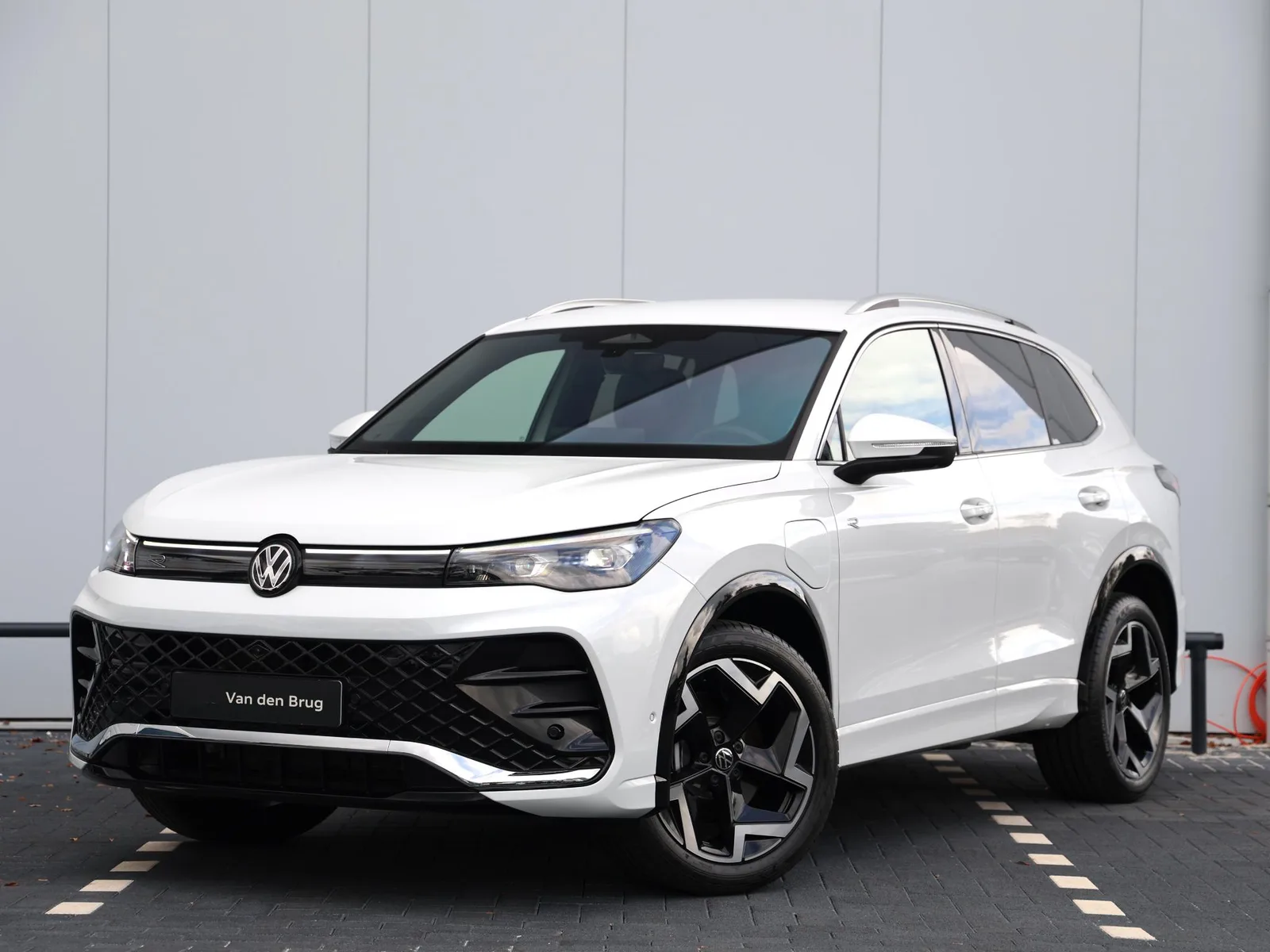 Volkswagen Tiguan (2025) — foto 1