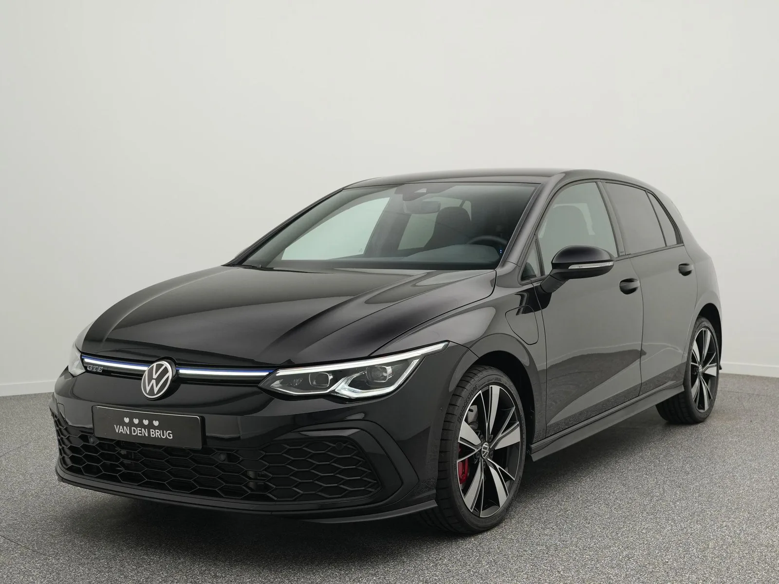 Volkswagen Golf (2022) — foto 1