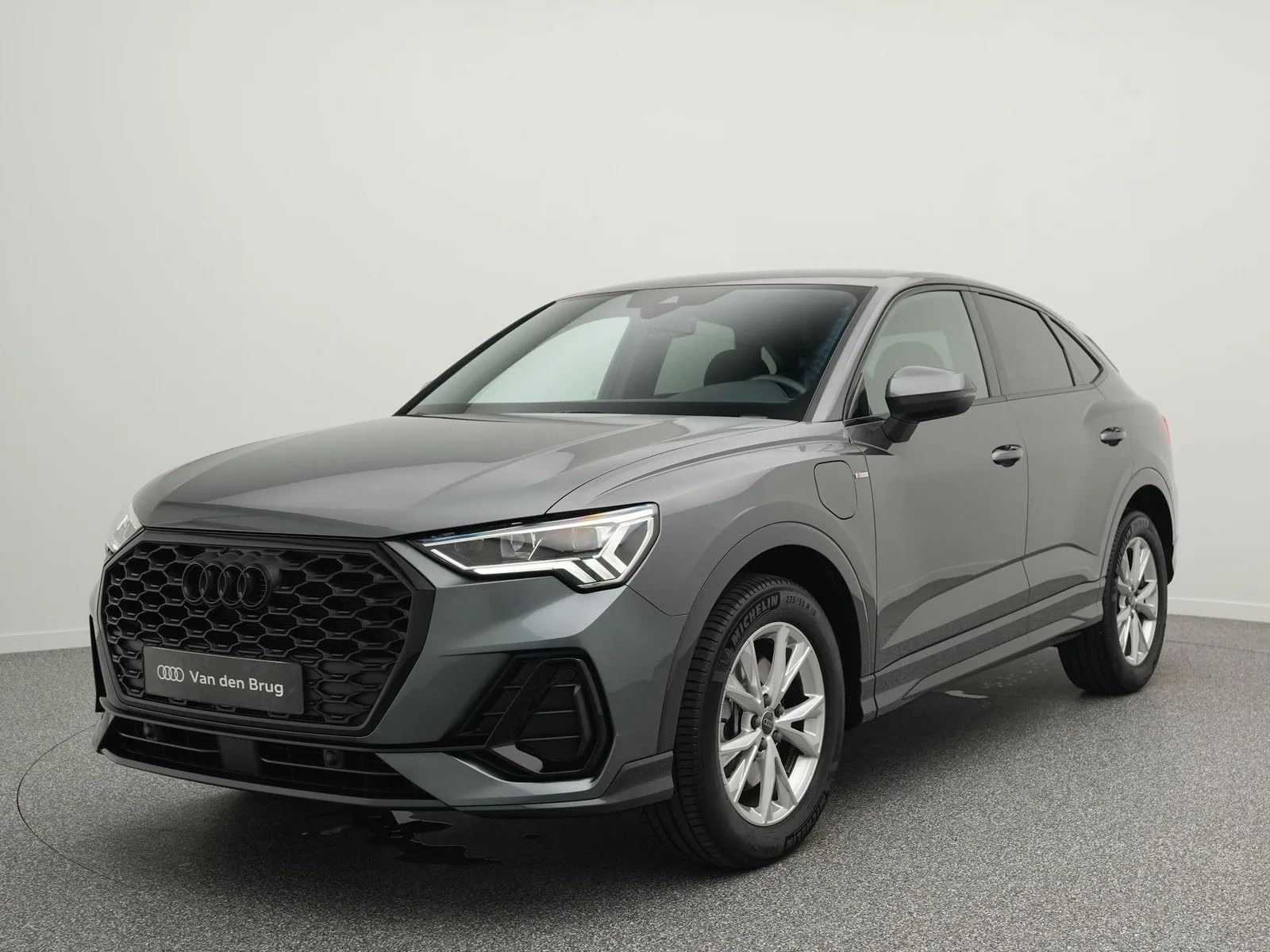 Audi Q3 Sportback (2024) — foto 1