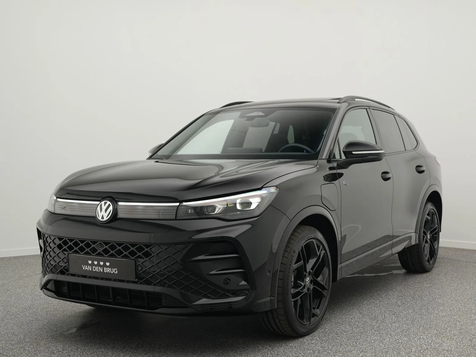 Volkswagen Tiguan (2025) — foto 1