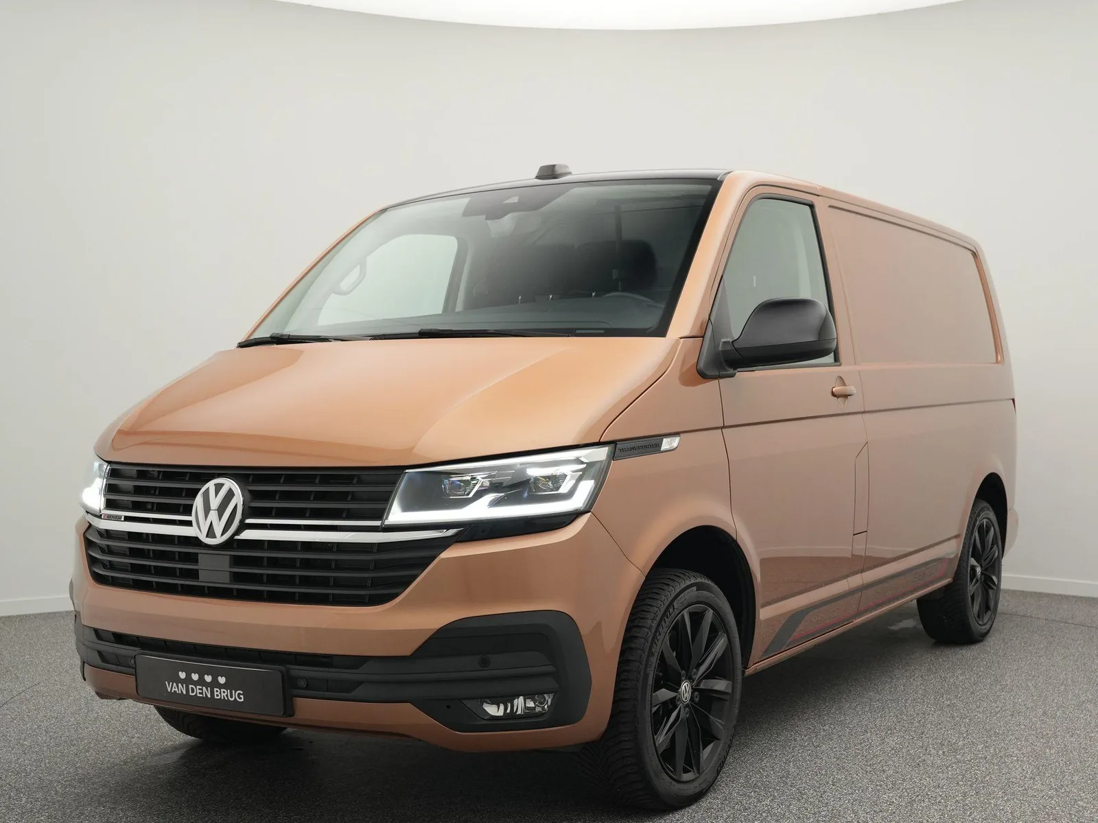 Volkswagen Transporter (2023) — foto 1