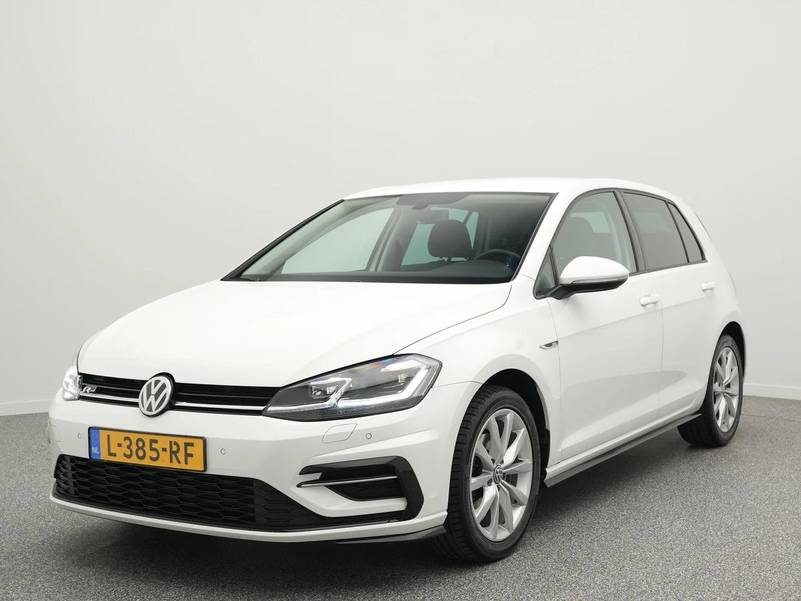 Volkswagen Golf (2019) — foto 1