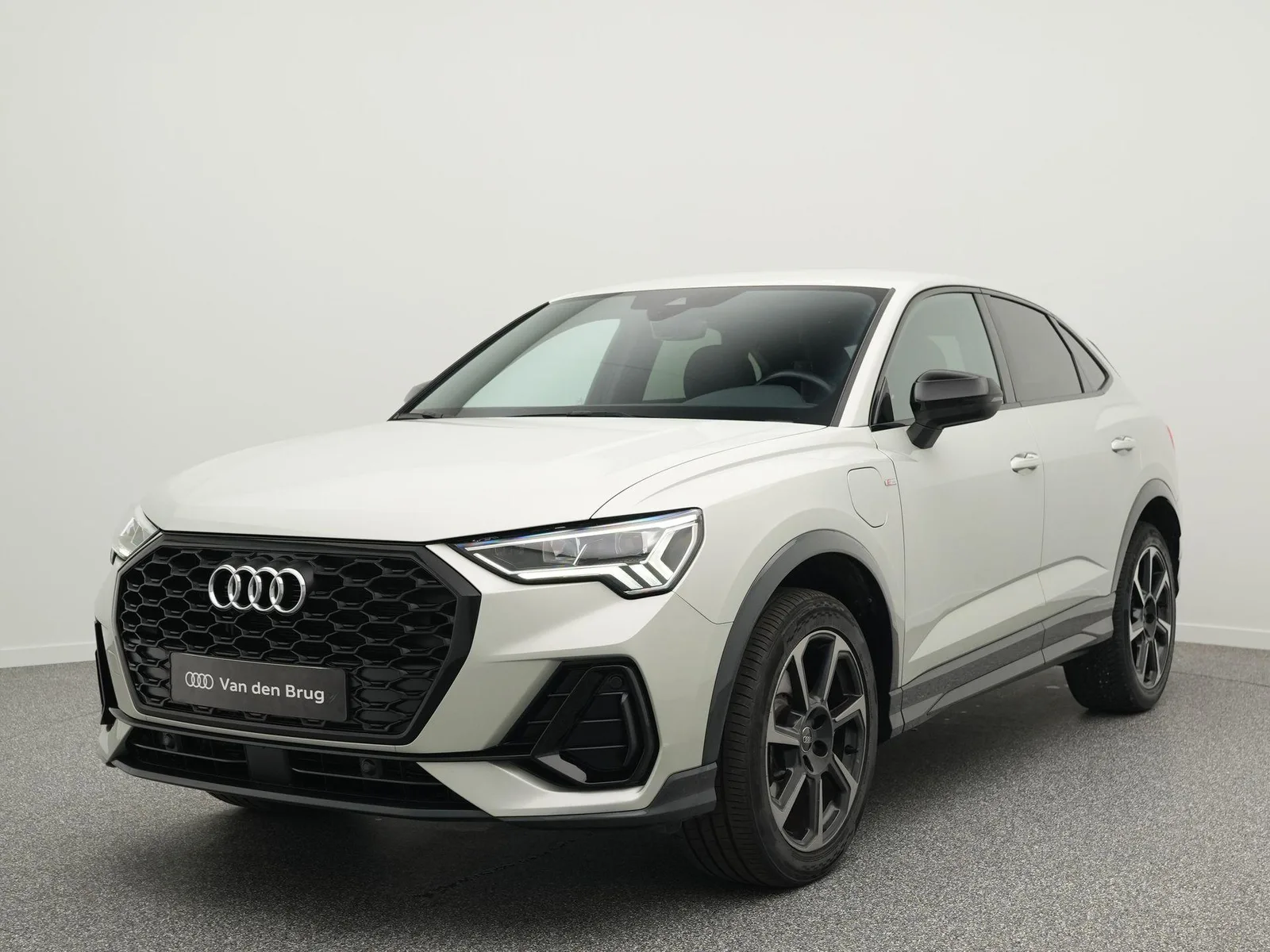 Audi Q3 (2022) — foto 1