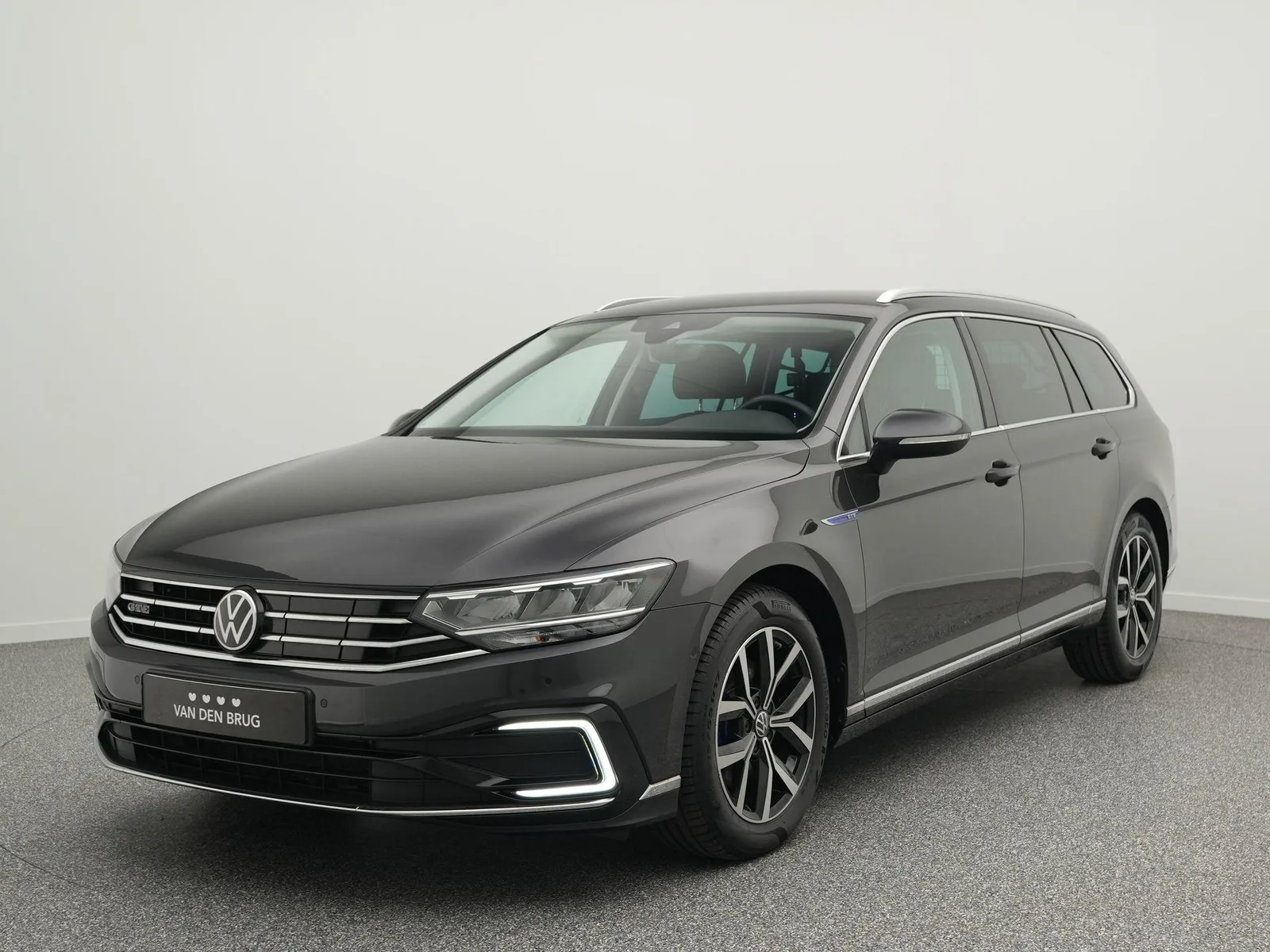 Volkswagen Passat (2022) — foto 1