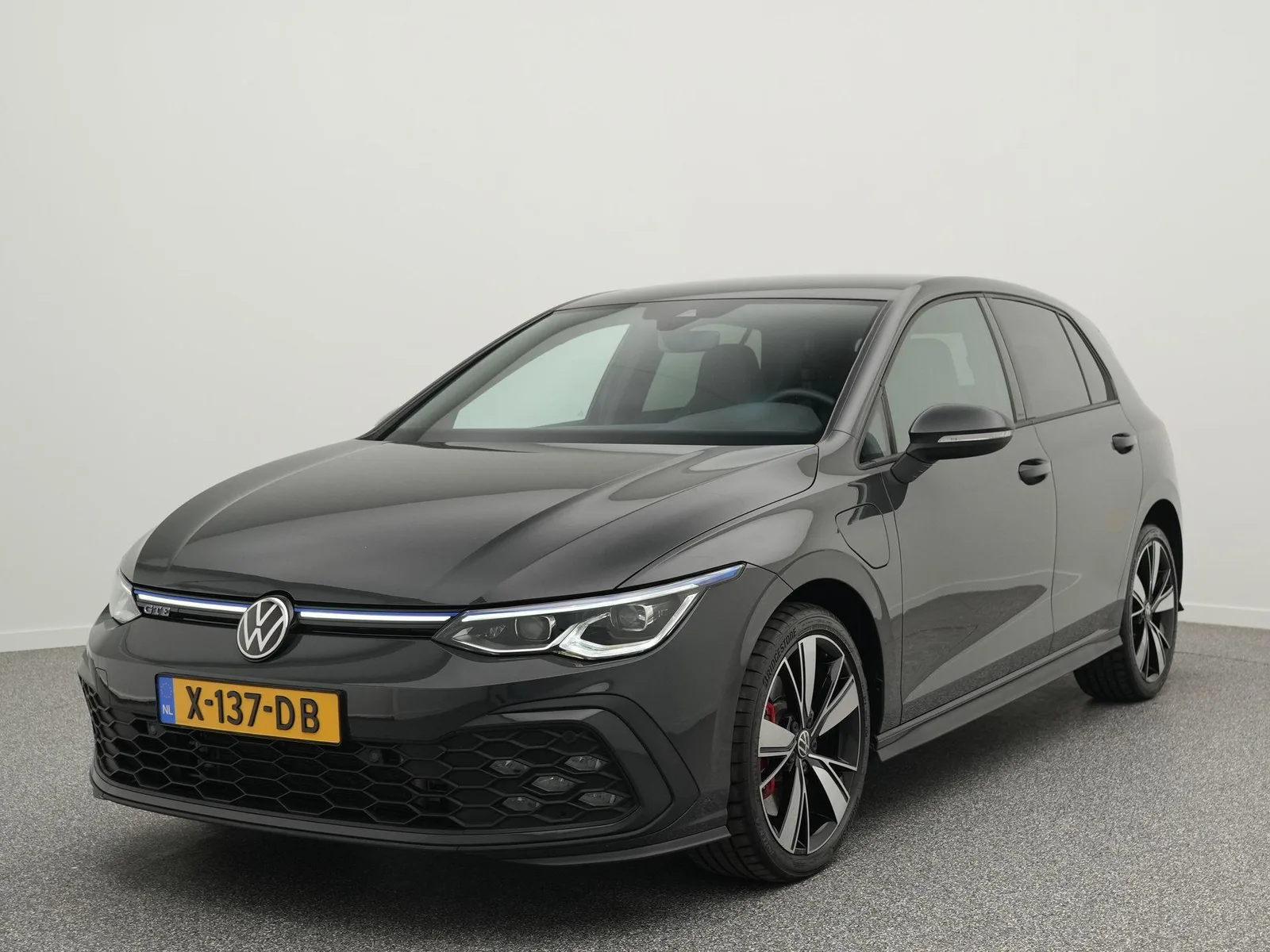 Volkswagen Golf (2021) — foto 1
