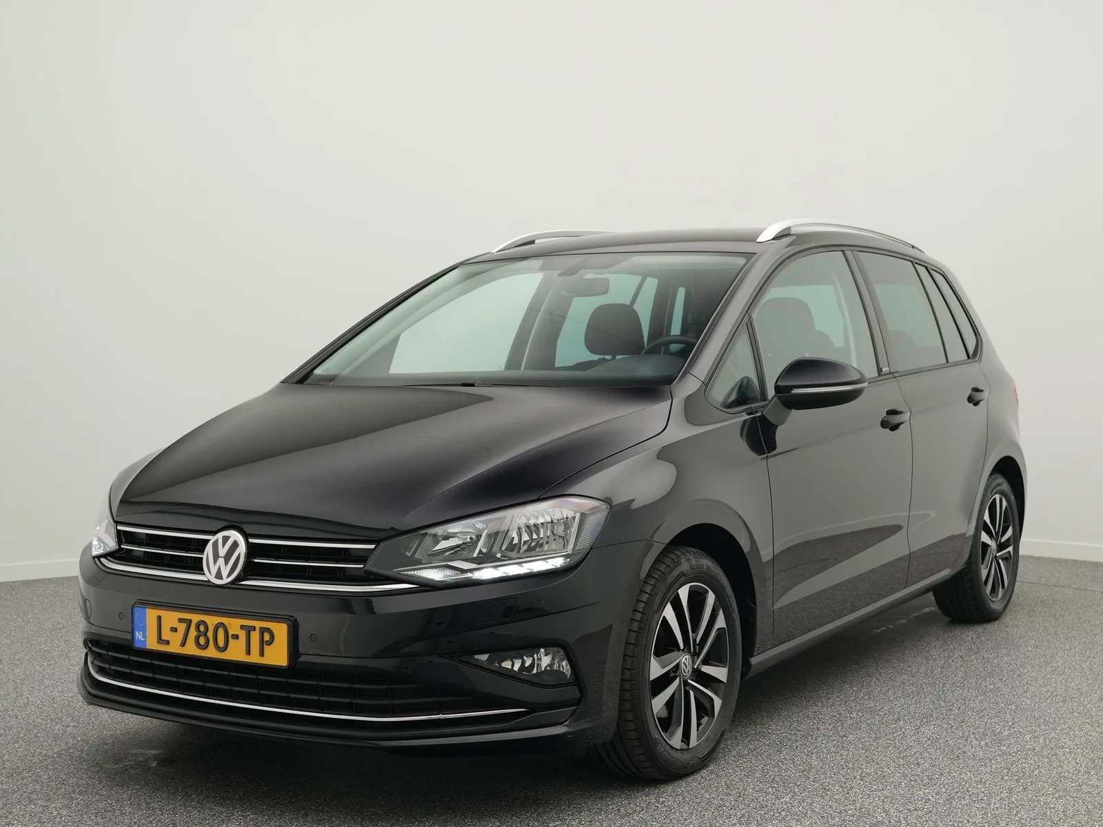 Volkswagen Golf Sportsvan (2020) — foto 1