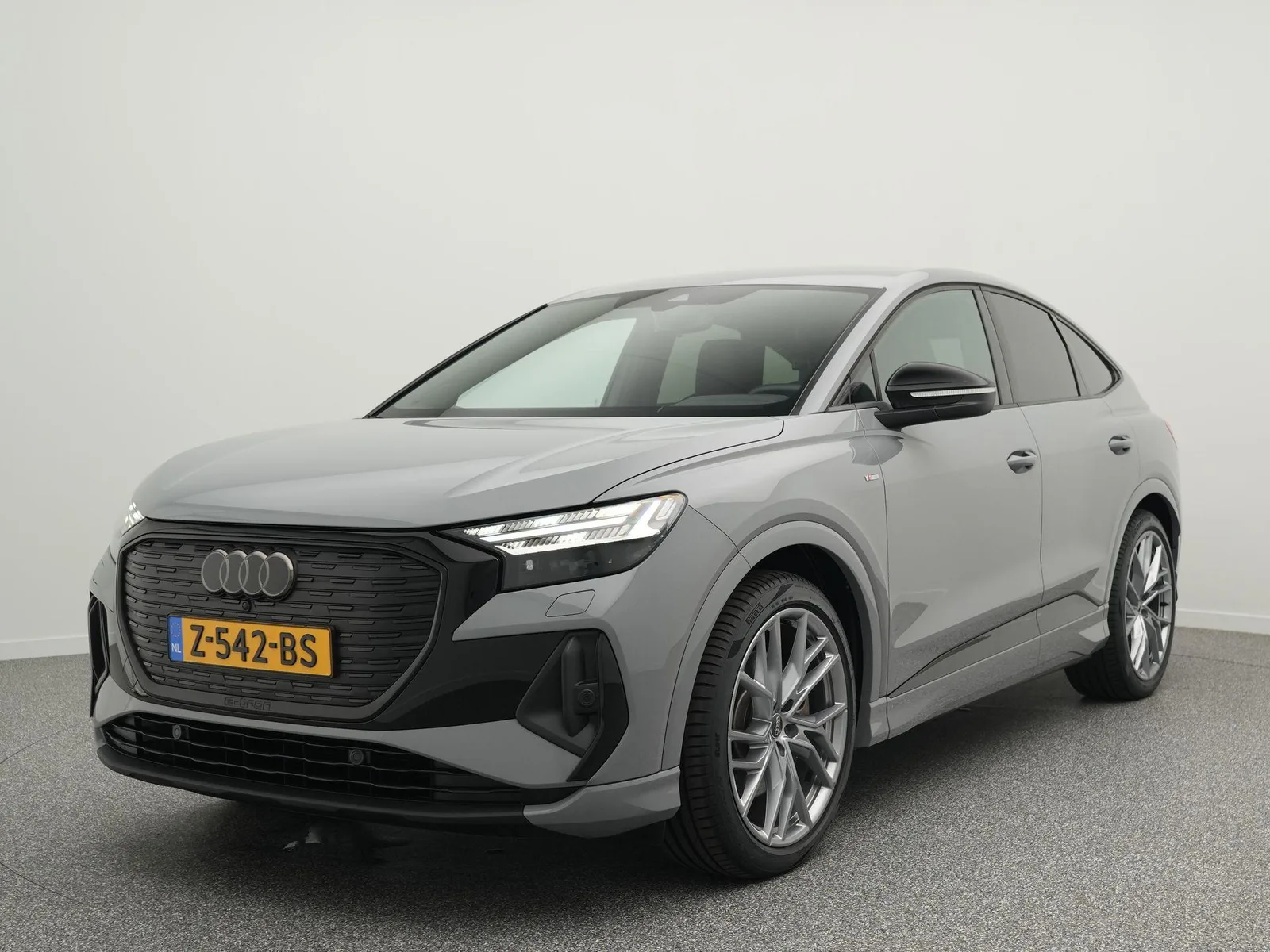Audi Q4 e-tron (2024) — foto 1